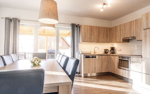 Lakeside Village 8 (+ Sauna): Møbel, Cabinetry, Countertop, Indretning, Træ, Køkken, Bord, Belysning, Vindue, Bygning