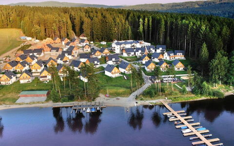 Lakeside Village 8 (+ Sauna): Vand, Plante, Naturlige Landskab, Naturligt Miljø, Azure, Træ, Bygning, Sø, Himmel, Vandløb
