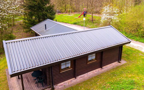 Geli: Plante, Bygning, Vindue, Træ, Træ, Sommerhus, Land Lot, Græs, Hus, Sidespor