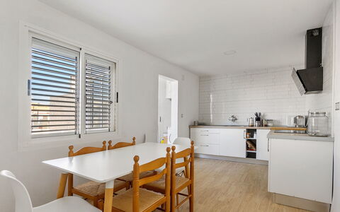 Mayor at: Møbel, Ejendom, Bord, Cabinetry, Stol, Vindue, Træ, Countertop, Indretning, Etage
