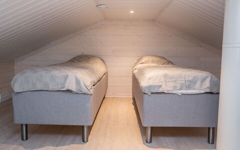 Kitkanvee 2: Etage, Soveværelse, Loft, Gulvbelægning, Seng, Sengetøj, Bed Frame, Sengetøj, Sengetøj, Bejdse