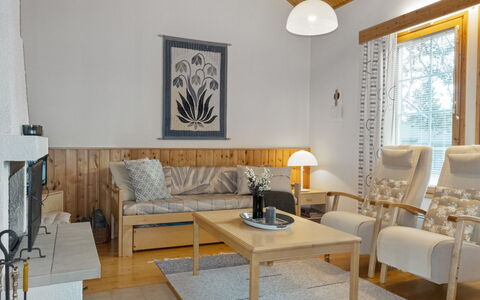 Siulapalkinen a 4: Møbel, Indretning, Gulvbelægning, Etage, Træ, Værelse, Couch, Loft, Stue, Belysning