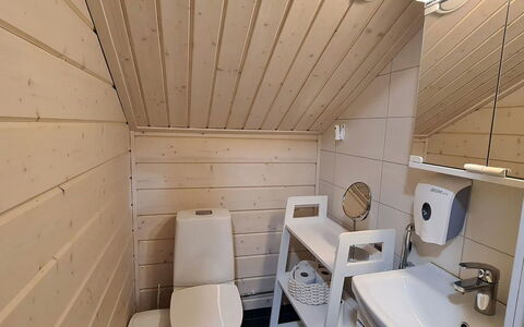 Himoksen Keiju 1: Seng, Møbel, Soveværelse, Indretning, Sengetøj, Sengetøj, Gulvbelægning, Træ, Etage, Værelse