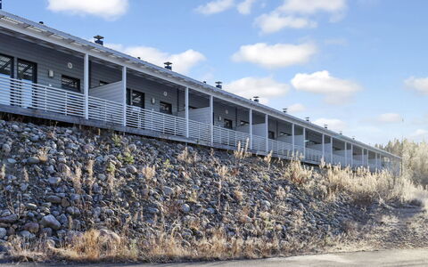 Skivillas 78 (4): Seng, Møbel, Soveværelse, Indretning, Sengetøj, Sengetøj, Gulvbelægning, Træ, Etage, Værelse