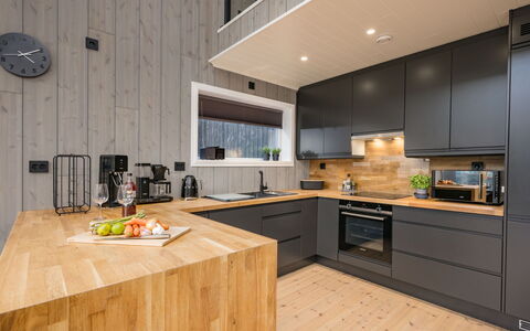 Kaja: Cabinetry, Countertop, Tap, Møbel, Køkken, Komfur, Køkken Apparat, Køkkenvask, Håndvask, Træ