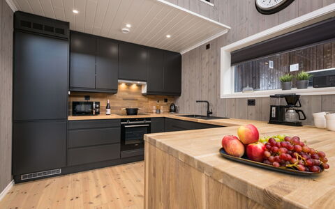 Mathias: Køkken, Træ, Gulvbelægning, Countertop, Køkken Apparat, Møbel, Indretning, Loft, Cabinetry, Etage