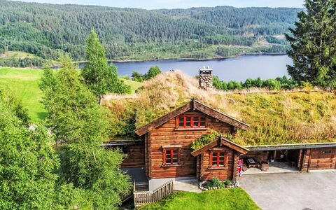 Lindefjeldbu: Vand, Bjerg, Himmel, Plante, Bygning, Natur, Naturlige Landskab, Træ, Highland, Land Lot
