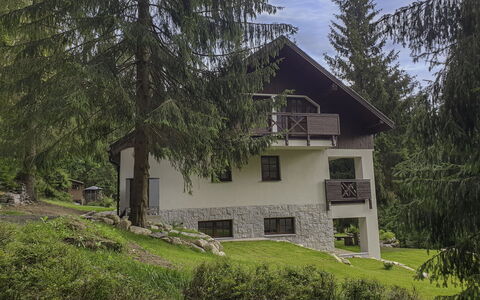 Harrachov 130: Sne, Himmel, Bjerg, Vindue, Sky, Bygning, Hus, Hældning, Træ, Sommerhus