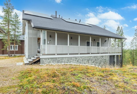 Villa Heksa: Altan, Lejlighed, Skygge, Glas, Ejerlejlighed, Gelænder, Veranda, Dagslys, Dæk, Udendørs Møbler