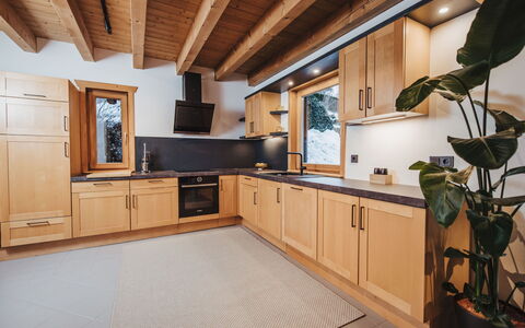 Chalet 1018: Cabinetry, Countertop, Møbel, Stueplante, Træ, Indretning, Etage, Køkken, Gulvbelægning, Bygning
