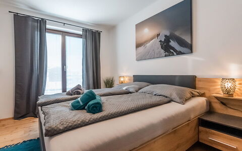 Bergleben: Møbel, Ejendom, Komfort, Træ, Bed Frame, Bygning, Textile, Indretning, Lampe, Billedramme