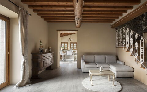 Casa San Piero: Vindue, Træ, Billedramme, Bygning, Indretning, Etage, Stue, Gulvbelægning, Window Blind, Stol