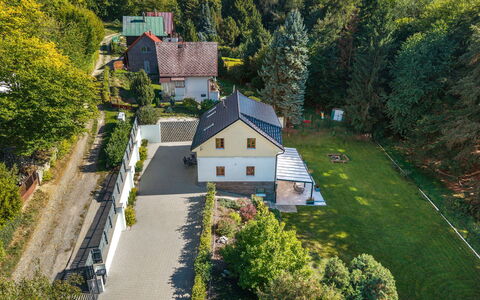Posázaví: Hus, Boligområde, Sommerhus, Tag, Hjem, Landdistrikt, Menneskelig Bosættelse, Have, Forstad, Estate