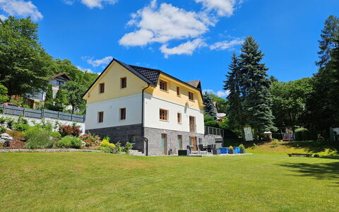 Posázaví: Plante, Sky, Himmel, Bygning, Vindue, Træ, Naturlige Landskab, Land Lot, Hus, Græs