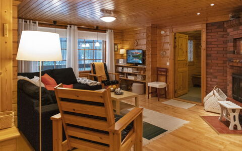 Kuusenkolo: Træ, Sommerhus, Bjælkehytte, Skov, Skur, Garden Bygninger, Lærk, Woodland, Bejdse
