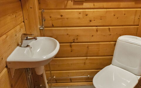 Kuusenkolo: Træ, Sommerhus, Bjælkehytte, Skov, Skur, Garden Bygninger, Lærk, Woodland, Bejdse