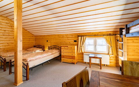 Rokytnice Nad Jizerou 55: Møbel, Bygning, Træ, Vindue, Hus, Etage, Bjælke, Bejdse, Gulvbelægning, Hårdttræ