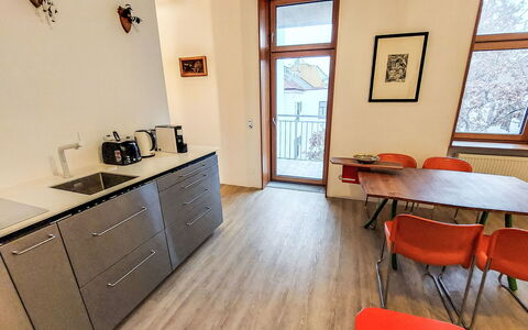 Happy Pasetti: Gulvbelægning, Etage, Møbel, Trægulve, Træ, Indretning, Cabinetry, Countertop, Laminat Gulv, Køkken