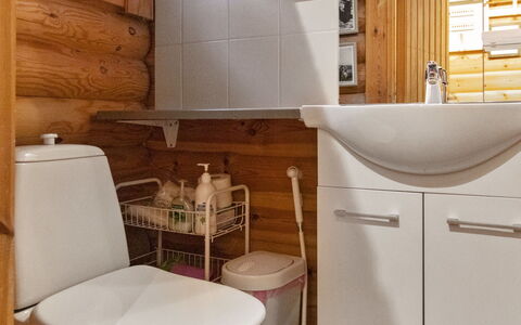 Kirnutie 3: Badeværelsesvask, Sanitærarmatur, Håndvask, Badeværelse, Indretning, Gulvbelægning, Træ, Tap, Etage, Vvs