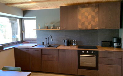 Dla 8 Osób 100.3: Brun, Countertop, Cabinetry, Køkkenvask, Ejendom, Håndvask, Tap, Køkken, Træ, Komfur