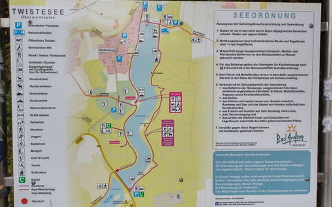 Waldrauschen: Kort, Verden, Font, Træ, Terrestrisk Plant, Skiltning, Fritid, Naturreservat, Jord, Urban Design