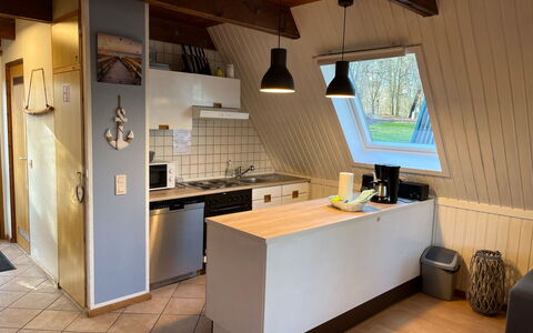 Waldrauschen: Cabinetry, Countertop, Bygning, Træ, Indretning, Etage, Vindue, Gulvbelægning, Hus, Køkken