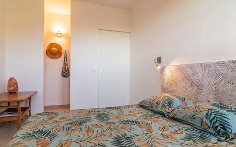Hibiscus: Møbel, Ejendom, Komfort, Træ, Indretning, Gulvbelægning, Seng, Etage, Bed Frame, Hårdttræ