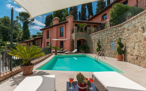 Villa Vico: Plante, Vand, Ejendom, Bygning, Svømmepøl, Azure, Træ, Vindue, Indretning, Arkitektur