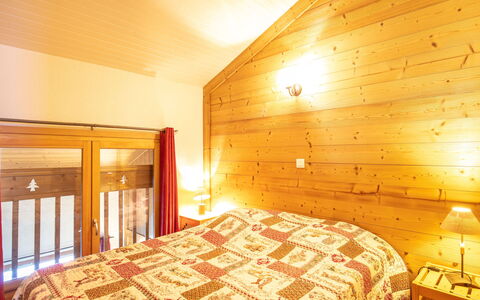 Les Avanchers-Valmorel 605: Møbel, Ejendom, Komfort, Træ, Bygning, Seng, Belysning, Indretning, Bed Frame, Etage
