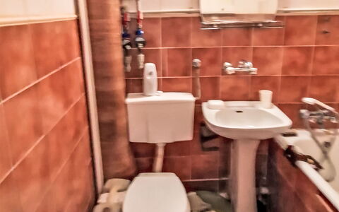 Kasprzaka Warszawa: Toiletbræt, Badeværelse, Sanitærarmatur, Toilet, Badeværelsesvask, Håndvask, Gulvbelægning, Etage, Vvs, Tap