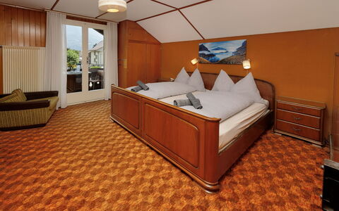 Chalet Dori: Møbel, Soveværelse, Hjem, Seng, Bed Frame, Sengetøj, Sengetøj, Bejdse, Hotel, Hårdttræ