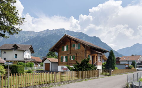 Chalet Dori: Bygning, Hus, Hjem, Boligområde, Tag, Arkitektur, Sommerhus, Landdistrikt, Land Lot, Menneskelig Bosættelse