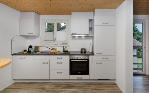 Chalet Dori: Køkken, Indretning, Træ, Køkken Apparat, Gulvbelægning, Større Bandage, Cabinetry, Countertop, Loft, Møbel