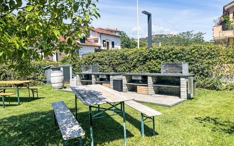 Imperia 388: Udendørs Møbler, Møbel, Udendørs Bord, Bunddække, Have, Skygge, Udendørs Bench, Picnic Bord, Lawn, Backyard