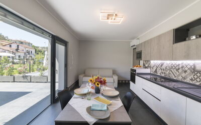 Ciliegiolo 388.5: Bord, Ejendom, Møbel, Bygning, Belysning, Plante, Indretning, Arkitektur, Stue, Etage