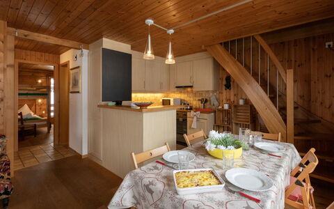 Réan: Møbel, Indretning, Gulvbelægning, Etage, Træ, Loft, Værelse, Køkken & Spisebord, Køkken, Spisestue