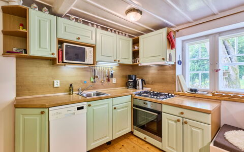 Sunny Slope & Sauna: Køkken, Træ, Indretning, Cabinetry, Køkken Apparat, Countertop, Større Bandage, Gulvbelægning, Etage, Skuffe
