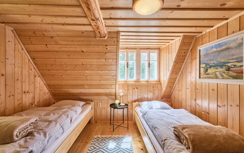 Sunny Slope & Sauna: Indretning, Gulvbelægning, Træ, Etage, Soveværelse, Loft, Trægulve, Seng, Møbel, Værelse