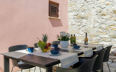 Negri: Sky, Himmel, Bygning, Bordservice, Azure, Plante, Stol, Bord, Ejerlejlighed, Veranda