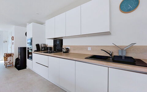 Ker Bernic: Køkken, Countertop, Køkken Apparat, Indretning, Cabinetry, Gulvbelægning, Møbel, Større Bandage, Træ, Etage