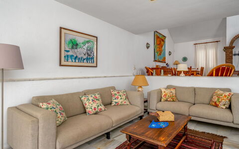 Luna: Couch, Møbel, Ejendom, Bord, Billedramme, Azure, Belysning, Indretning, Studio Couch, Etage