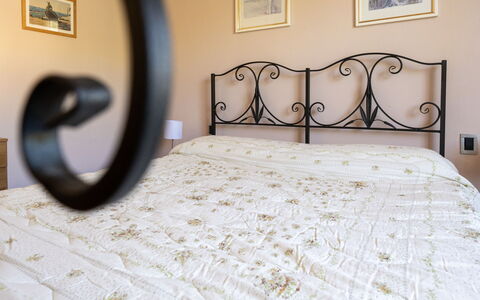 Villino Setteponti: Seng, Sengetøj, Soveværelse, Sengetøj, Sengetøj, Indretning, Møbel, Bed Frame, Værelse, Etage
