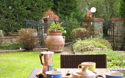 Villino Setteponti: Plante, Bordservice, Tallerkner, Drinkware, Kop, Serveware, Kaffekop, Te Kop, Græs, Træ