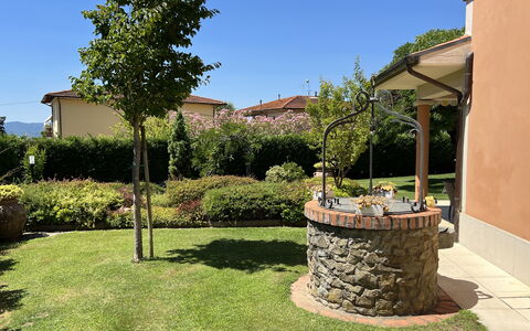 Villino Setteponti: Plante, Himmel, Bygning, Træ, Land Lot, Græs, Hus, Busk, Landskab, Boligområde