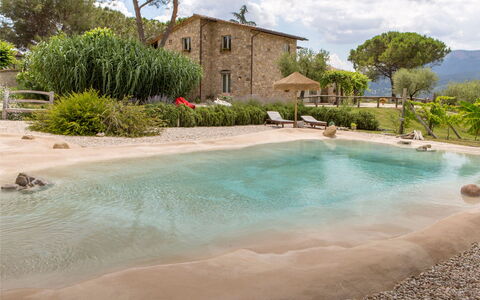 Villa Tavernacce: Vand, Plante, Ejendom, Bygning, Himmel, Sky, Træ, Azure, Vindue, Naturlige Landskab