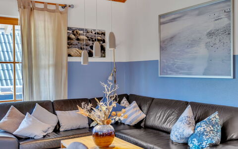 Ferienhaus Bude 87: Møbel, Indretning, Couch, Gulvbelægning, Etage, Loft, Stue, Belysning, Værelse, Hjem