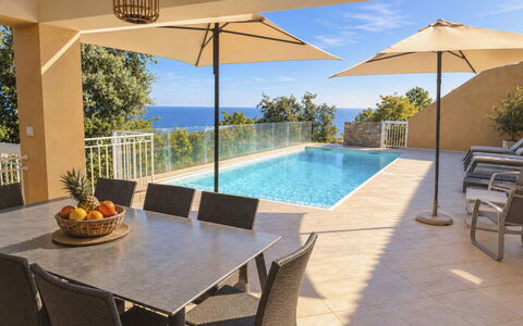 Villa Orizonte: Svømmepøl, Møbel, Udendørs Møbler, Stol, Udvej, Etage, Skygge, Eco Hotel, Altan, Estate