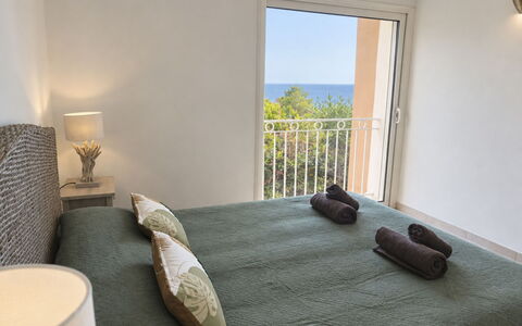 Villa Orizonte: Møbel, Etage, Gulvbelægning, Indretning, Soveværelse, Værelse, Lejlighed, Seng, Sengetøj, Stol