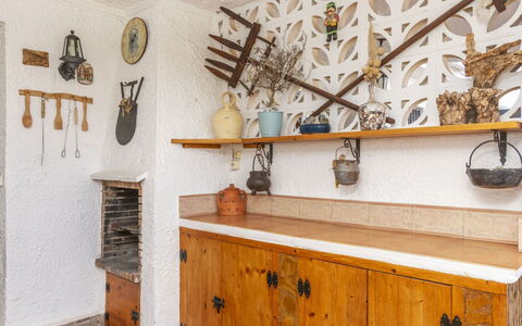 Villa Casalot: Træ, Gulvbelægning, Indretning, Møbel, Etage, Loft, Værelse, Køkken, Bejdse, Cabinetry