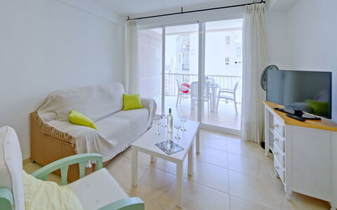 La Luz 12: Møbel, Ejendom, Cabinetry, Komfort, Vindue, Etage, Dør, Stol, Bord, Ejendom